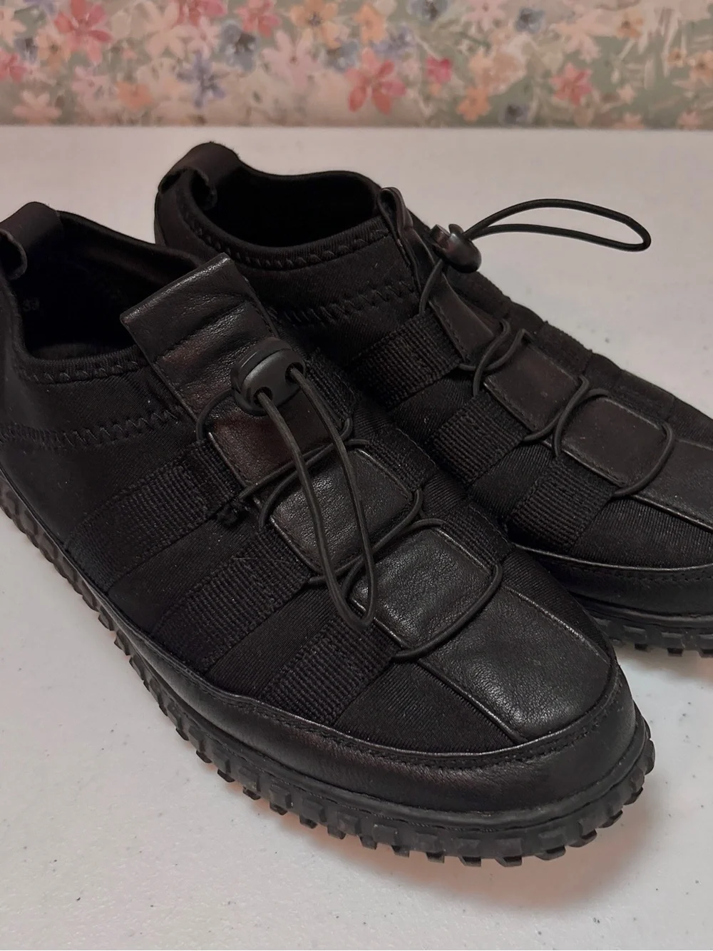 Bernie Mev Leather Toggle Pull Slip On Sneaker Shoe Black Size EU 39 US 8.5